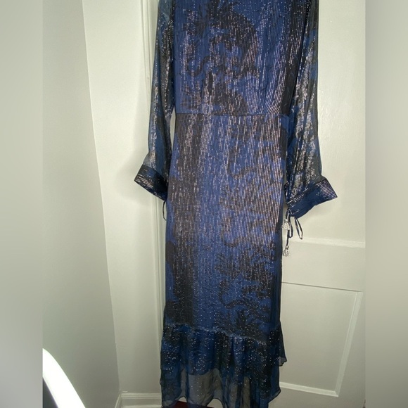 LA PLAGE Elegant Blue and Silver Sheer Dress - Picture 7 of 11